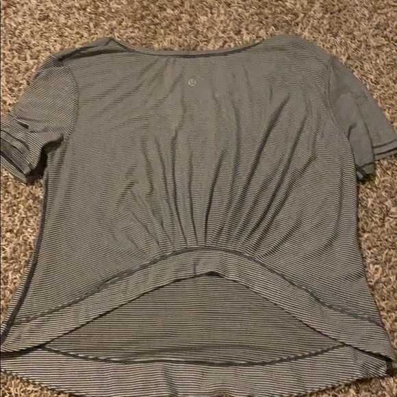 Lululemon scoop neck tee with pocket - Picture 3 of 4